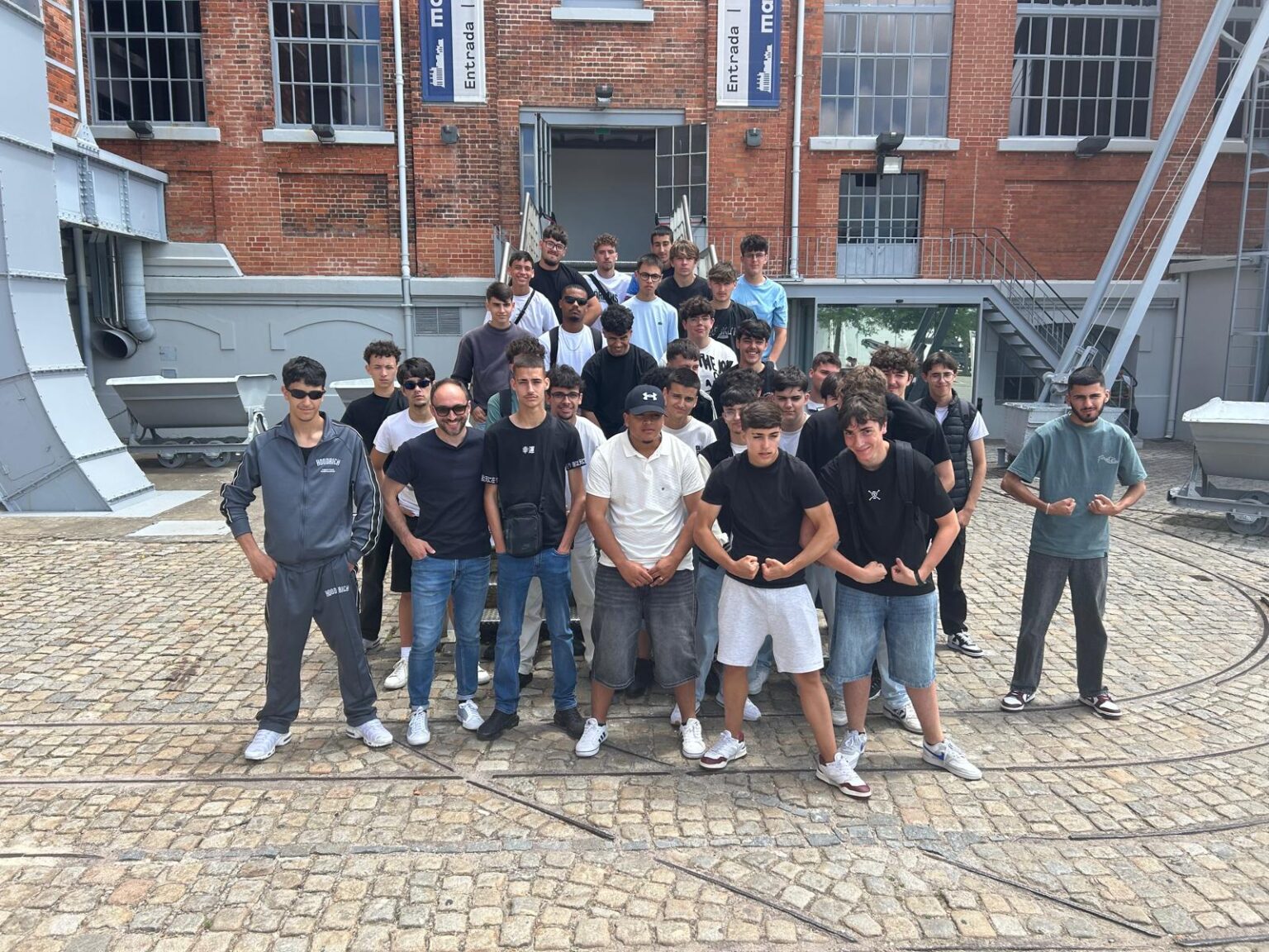 Uma Espl ESPL – Agrupamento de Escolas de Ponte de Lima
